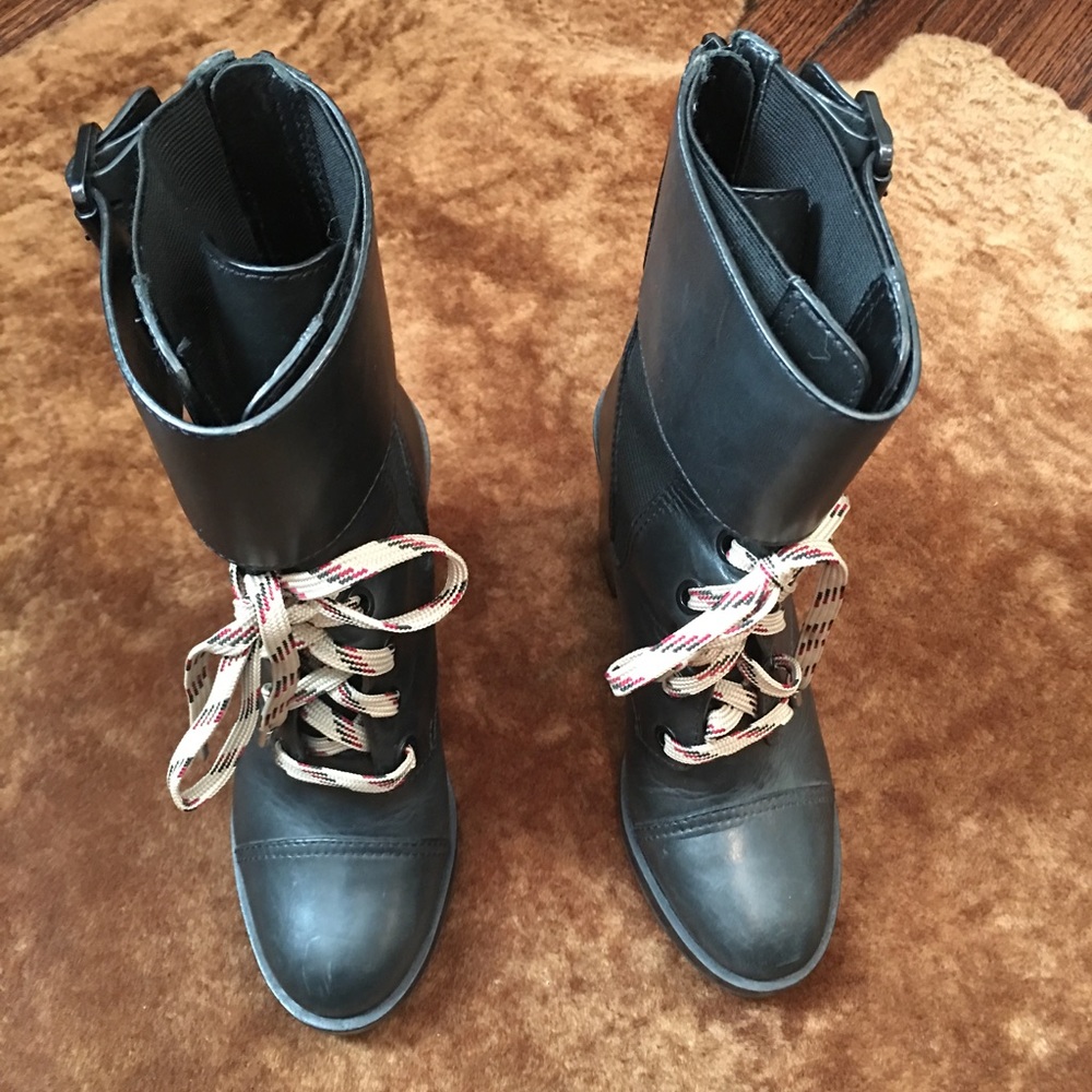Tory Burch boot